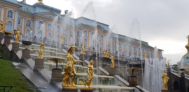 Palais Peterhof (environ de Saint-Pétersbourg)